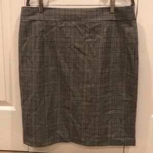 Banana Republic black/white plaid pencil skirt